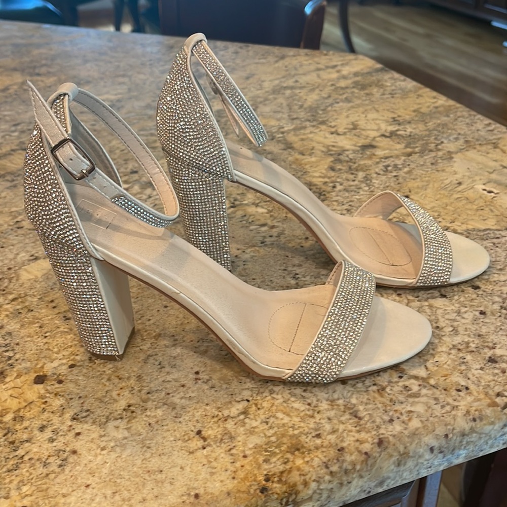 David’s Bridal Rhinestone block heel - Picture 2 of 6